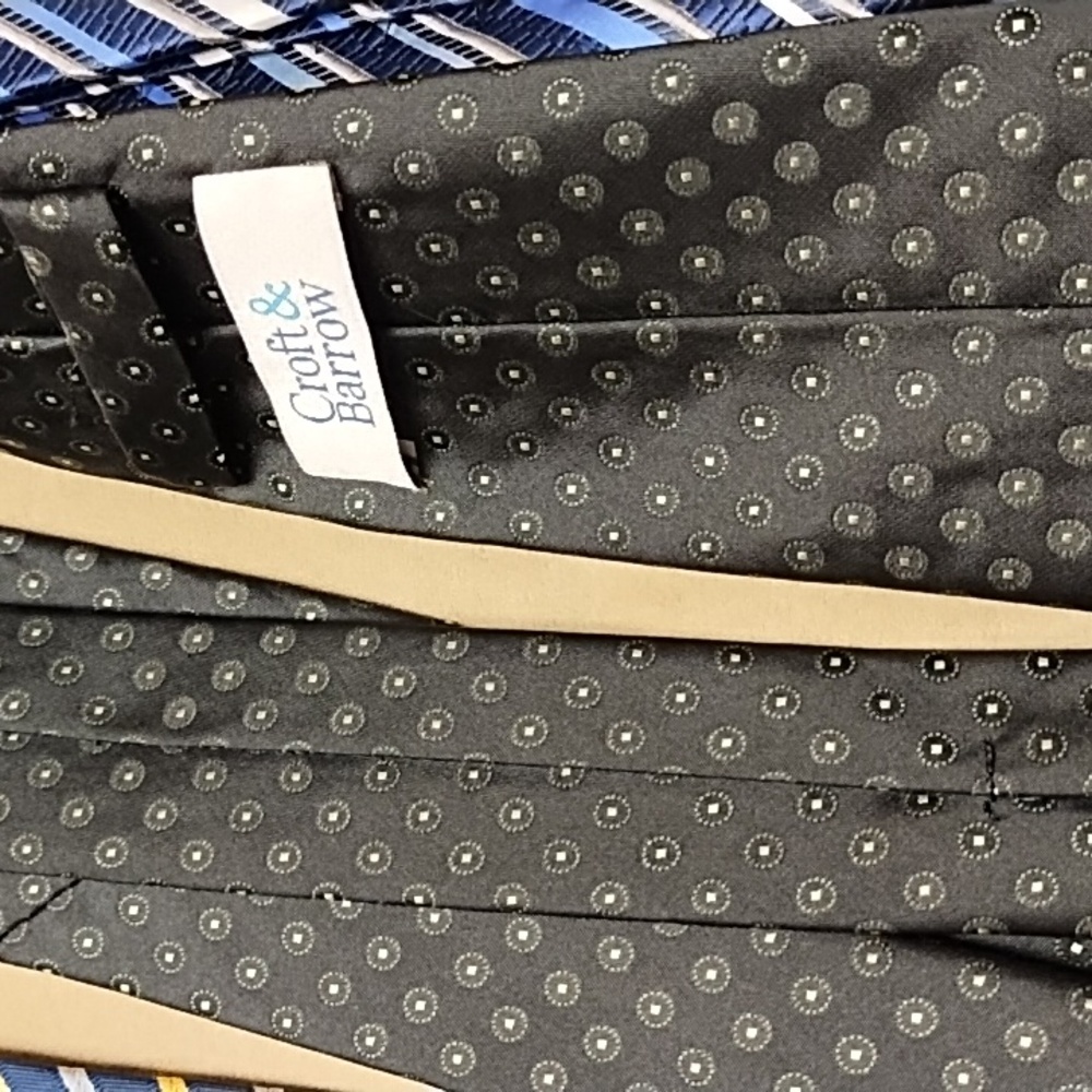 Four ties. - Picture 5 of 11